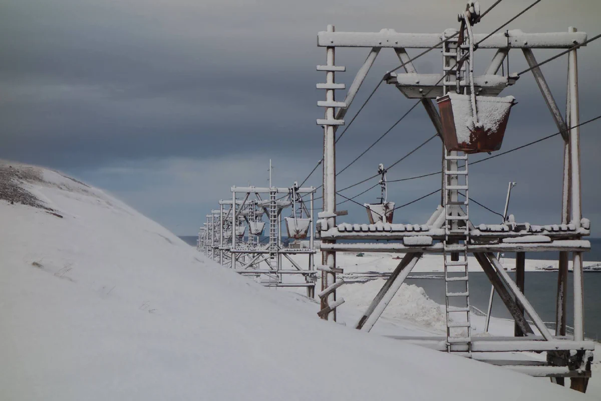 Svalbard and Greenland: How Small Settlements Shape Big Claims